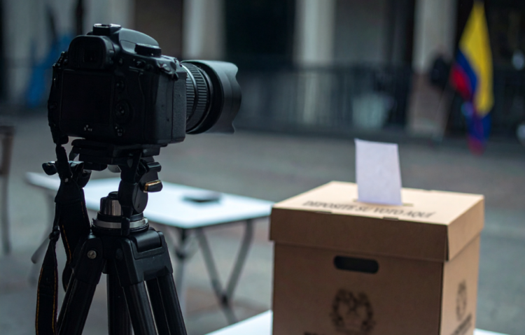 En Colombia, las agresiones contra la prensa durante cobertura electoral aumentaron 227% frente a 2022